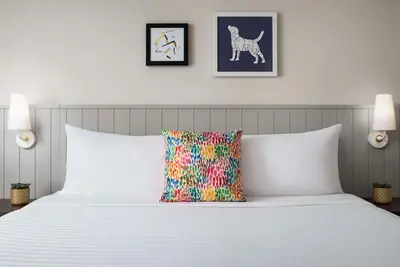 Image de Enjoy Spacious Living at This Thornhill Suite w/ Breakfast and Swimming Pool