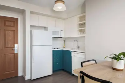 Image de Chic Suite Ideal for Long Stays with Full Kitchen & Swimming Pool