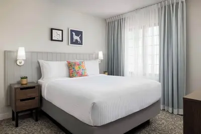 Image de Relax in Comfort at a Modern Suite near Richmond Hill, Pets are Welcome