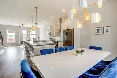 Image de 2 Mi to Dtwn: Walkable Retreat in Chattanooga!