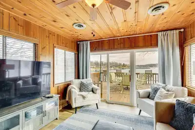 Image de Sunrise Beach Lake House w/ Water Views & Dock!