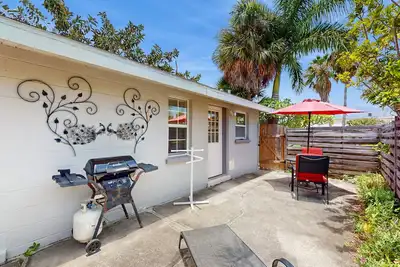 Image de Full complex perfect for families with private pool and just steps to the Gulf