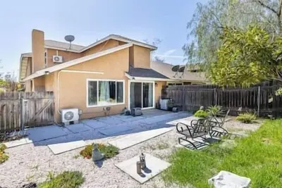 Image de Boho Hidden Gem fenced backyard garage pet Ok