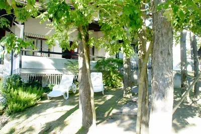 Image de Grande maison mitoyenne avec jardin privé clôturé pour 9 personnes à Lignano Pineta