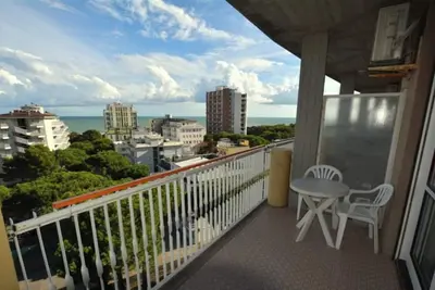 Image de Vue imprenable sur la mer depuis notre appartement avec terrasse Ă Lignano Sabbiadoro