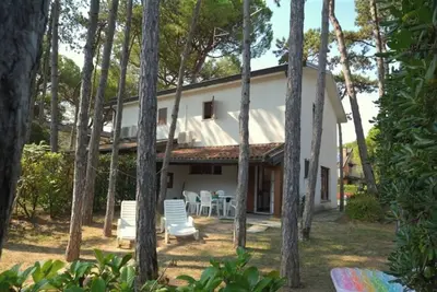 Maison de jardin privée clôturée à 300 mètres de la plage de Lignano Pineta