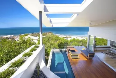 Image de Discover ultimate luxury at this award-winning architectural masterpiece.