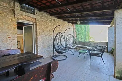 Image de Appartement confortable avec piscine et jardin