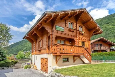 Image de Chalet Savoyard – séjour entre lac et montagnes