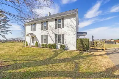 Image de This house is a 2 bedroom(s), 1. 5 bathrooms, located in Harrodsburg, Ky.