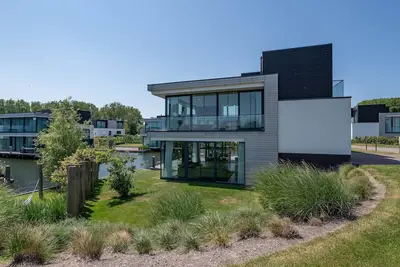 Image de Waterfront villa for 8 people