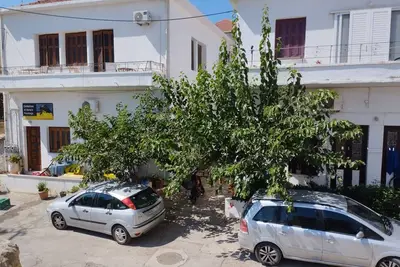 Image de Charming 3-bedroom apartment with sea view from bedrooms WiFi and Ac 200 from b\n