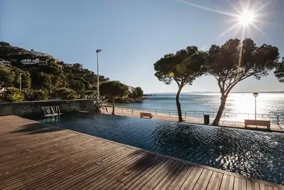 Image de Apartamento de dos dormitorios en primera linea de mar en la Playa Canyelles petites