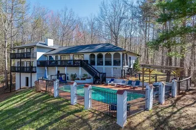 Image de Kies Poolside Mountain Villa with Pool, Hot Tub & Prime Location Near Downtown