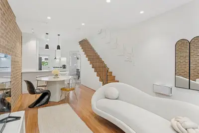 Image de Luxury Modern 2-Story Townhouse in Sydney Cbd
