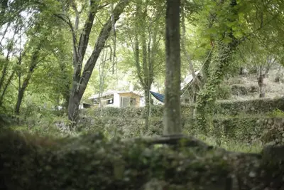 Image de Terre libre 2, glamping. Hutt with garden and acces to a river.