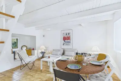 Image de Maison en pierre avec grand jardin pour 4
