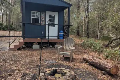 Image de Glamping cabin with Ac, free parking & Lakeview
