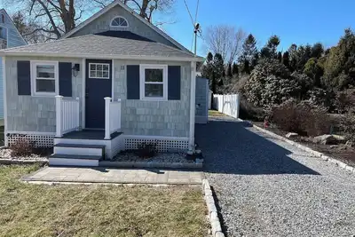 Little Cottage of Gratitude Saybrook Manor walk to beach