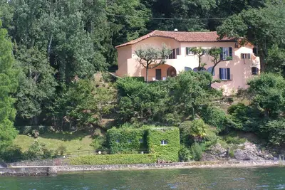 Image de Une villa unique avec jardin sur les rives du Lac! - Villa Francesca