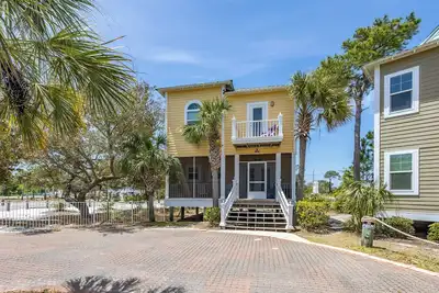 Image de New To Pkrm's Rental Portfolio! 2 Br 2. 5 Ba Has Charm Of A Coastal Cottage!