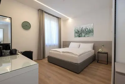Image de Double room with private bath in renovated family villa