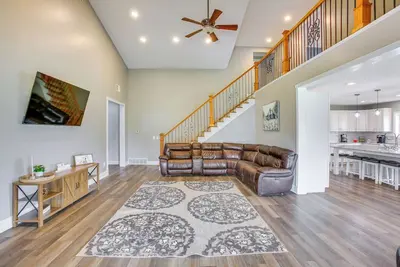 Image de Charming 5-bedroom Cadillac Retreat W/ Private Hot Tub Shared Basketball Court
