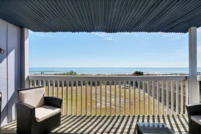 Image de Sea Colony Retreat - Newly remodeled oceanfront condo!