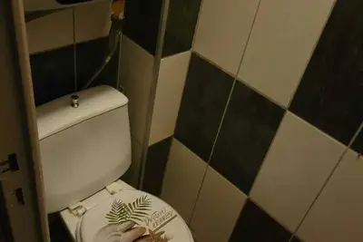 Image de Apt Spacieux Avec 3 Chambres (Apt N°15)