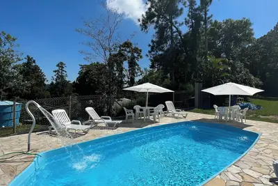 Image de Country house near SĂŁo Paulo and 15 minutes from Embu downtown. Swimming pool.