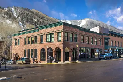 Image de Wintercrown Penthouse- Downtown Luxury with Decks & Views