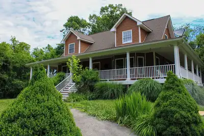 Image de 4-bedroom house close to Shenandoah River and Va wineries - WiFi, Ac, trampoline