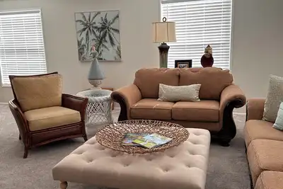 Image de Cozy 2-bedroom mobile home in beautiful Venice with WiFi, lovely screened lanai
