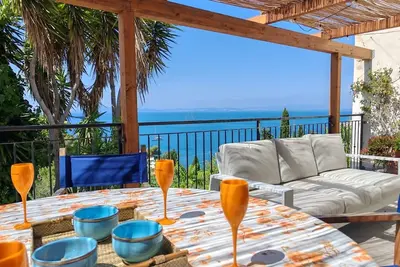 Image de ''The Terrace''