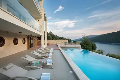 Image de Villa-Salle de bain et douche-Prestige-Vue mer-Villa Vlastelini 2