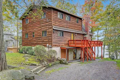 Image de Lakefront Chalet on Big Bass Lake - 5 Br Spacious Home on 3 Levels