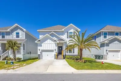 Image de 🌴🏡Lind Haven at Sweet Retreat: Designer 4br Oasis Near Beaches