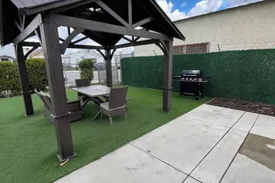 Image de 4-bedroom house 6 beds in awesome Bakersfield with WiFi, Ac to enjoy with family