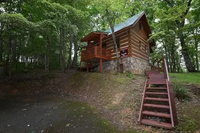 Peaceful Pines -Simple and authentic log cabin