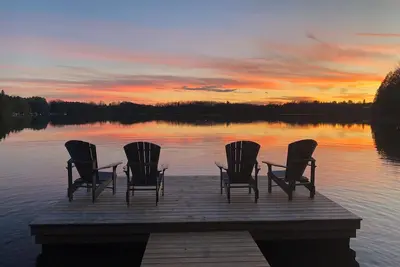 Image de Luxurious lakeside new build nestled in the tree's. Only 1. 5 hours from Toronto!