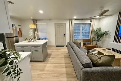 Image de 2 Bedroom w/ King Beds walk to beach - top floor 7