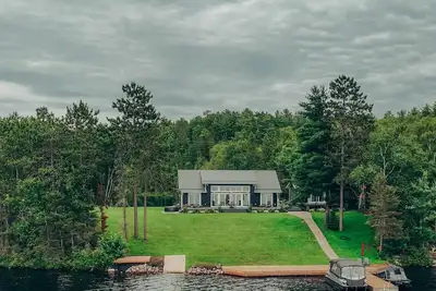 Image de Welcome to La Casa Del Lago - Ultimate Private Lakeside Oasis