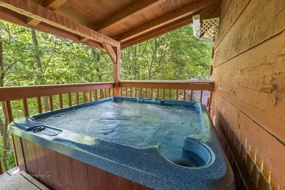 Image de New! Sweet Scarlet Rose 4-Bedroom Cabin with Pool and Mountain view