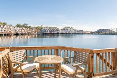 Image de Arco Premier: Lakefront Luxury! Central Location