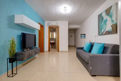 Deluxe 2br Apartment in Sliema Tigne Suites 114