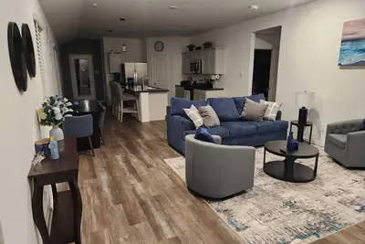 3-bedroom house in lovely Spring with fitness room, WiFi, Ac