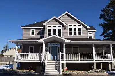 Image de Rising Tide-Beautiful House w/ Canal Views & Expansive Decks & Outdoor Space