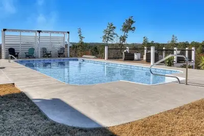 Image de Masters Rental! Charming 4-bedroom house with private  pool.