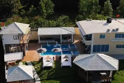 Image de Hermosa Villa Mi Casita con 8 habitaciones 8 baños 12 cama Yamasa Monte Plata.