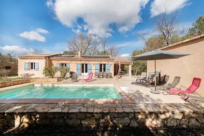 Image de Montgit - Piscine, grand jardin, parking